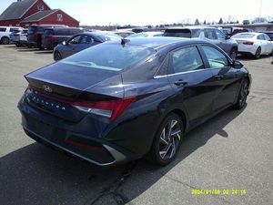 HYUNDAI ELANTRA SE - 2