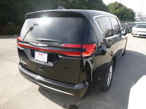 CHRYSLER PACIFICA TOURING L - 2