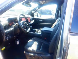 CHEVROLET SUBURBAN Z71 - 3