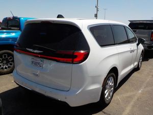 CHRYSLER PACIFICA TOURING L - 2
