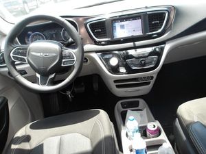 CHRYSLER VOYAGER LX - 9