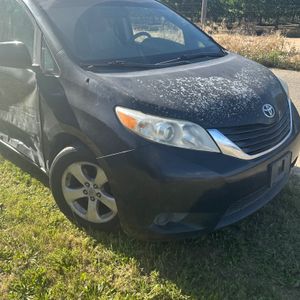 TOYOTA SIENNA - 7