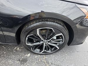 2025 Nissan ALTIMA SR thumbnail 12