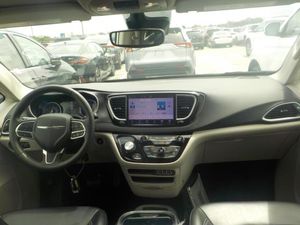 CHRYSLER PACIFICA TOURING L - 4