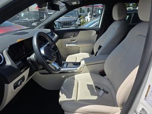 2025 Mercedes-BENZ GLA photo 3