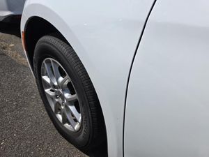 CHRYSLER PACIFICA TOURING L - 8