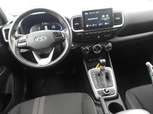 2025 Hyundai VENUE SEL photo 4