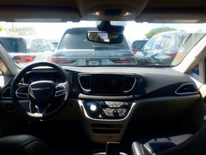 CHRYSLER PACIFICA TOURING L - 4