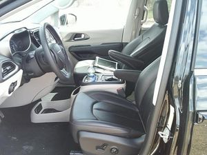 CHRYSLER PACIFICA TOURING L - 3