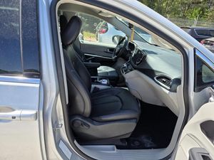 CHRYSLER PACIFICA TOURING L - 3