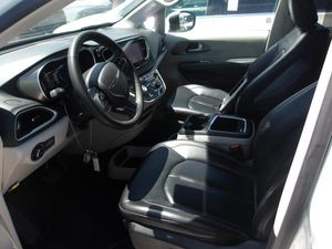 CHRYSLER PACIFICA TOURING L - 3