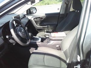 2025 Toyota RAV4 LE 照片 3