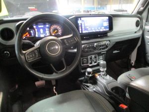صورة 4 لـ 2025 JEEP WRANGLER SAHARA