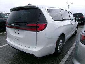 CHRYSLER PACIFICA TOURING L - 2