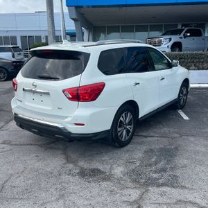 Nissan Pathfinder SV - 5