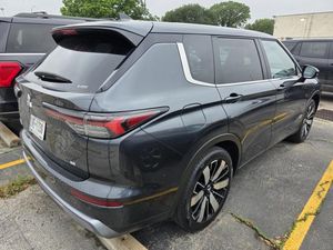 MITSUBISHI OUTLANDER SE - 2