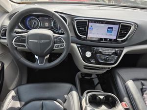 CHRYSLER PACIFICA TOURING L - 4