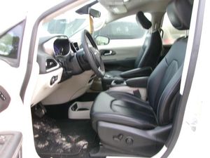 CHRYSLER PACIFICA TOURING L - 3