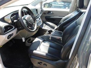 CHRYSLER PACIFICA TOURING L - 3