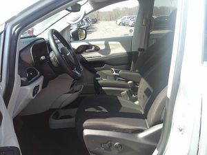 CHRYSLER VOYAGER LX - 3