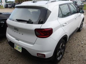 2025 Hyundai VENUE SEL photo 2