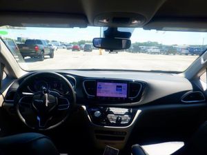 CHRYSLER PACIFICA TOURING L - 4