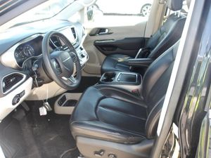 CHRYSLER PACIFICA TOURING L - 3