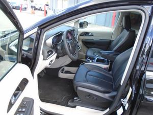 CHRYSLER PACIFICA TOURING L - 3