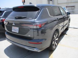 2025 Mitsubishi OUTLANDER SE photo 2