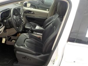 CHRYSLER PACIFICA TOURING L - 3