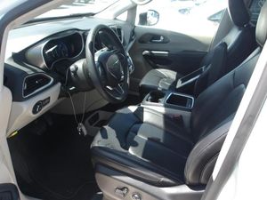 CHRYSLER PACIFICA TOURING L - 3