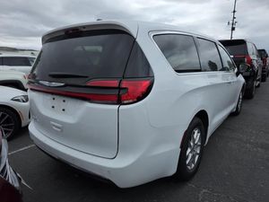 CHRYSLER PACIFICA TOURING L - 2