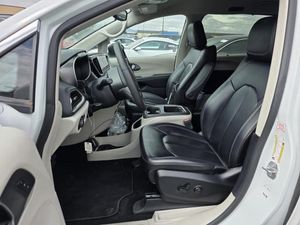 CHRYSLER PACIFICA TOURING L - 3