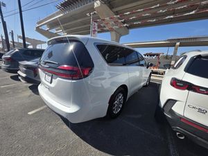 CHRYSLER PACIFICA SELECT - 2