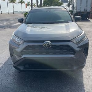 صورة 8 لـ 2021 Toyota RAV4 LE