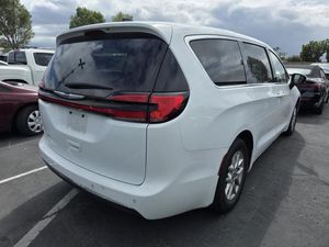 CHRYSLER PACIFICA TOURING L - 2