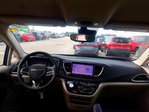 CHRYSLER PACIFICA TOURING L - 4