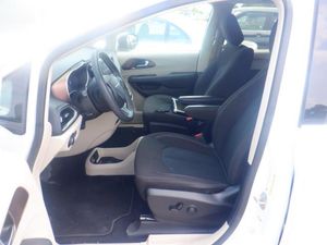 CHRYSLER VOYAGER LX - 3