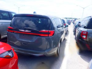 CHRYSLER PACIFICA TOURING L - 2