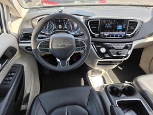 CHRYSLER PACIFICA TOURING L - 4