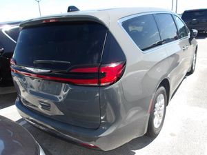 CHRYSLER PACIFICA TOURING L - 2