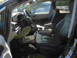 CHRYSLER PACIFICA TOURING L - 3