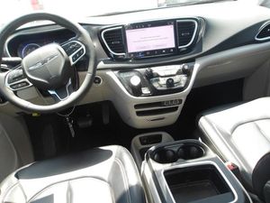 CHRYSLER PACIFICA TOURING L - 4