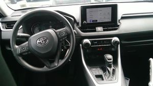 2025 Toyota RAV4 LE 照片 8