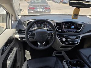 CHRYSLER PACIFICA TOURING L - 4