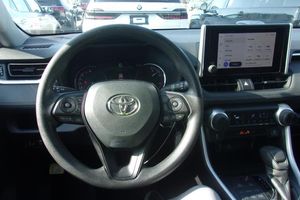 صورة 4 لـ 2025 Toyota RAV4 LE