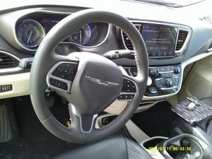 CHRYSLER PACIFICA TOURING L - 4