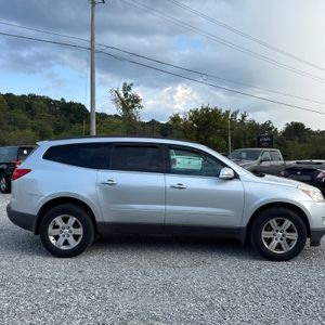 2011 Chevrolet TRAVERSE LT photo 6