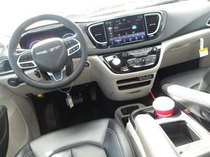 CHRYSLER PACIFICA TOURING L - 4