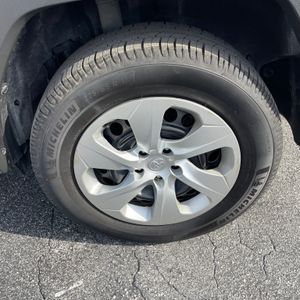 صورة مصغرة 11 لـ 2021 Toyota RAV4 LE